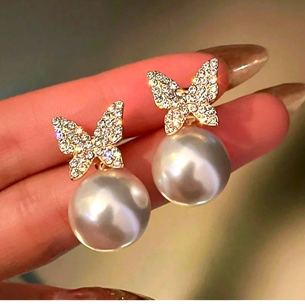 NWT❤️BEAUTIFUL BUTTERFLY /PEARL DROP STYLE EARRINGS ♥️